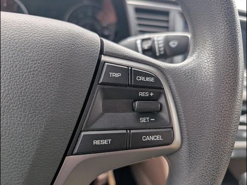 Used 2017 Hyundai Elantra SE FWD image 14