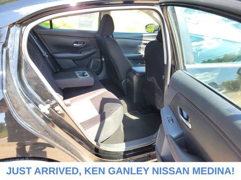 Certified 2025 Nissan Sentra SR FWD image 18