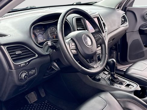 Used 2020 Jeep Cherokee Trailhawk w/ Cold Weather Group AWD/4WD image 4