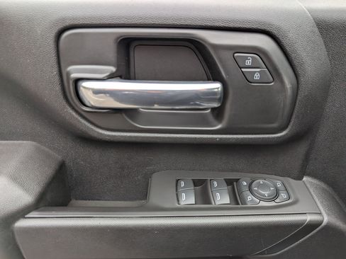 Used 2021 Chevrolet Silverado 2500 Custom w/ Custom Value Package image 15