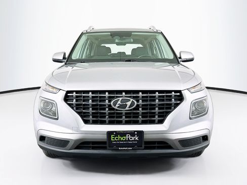 Used 2025 Hyundai Venue SEL FWD image 2