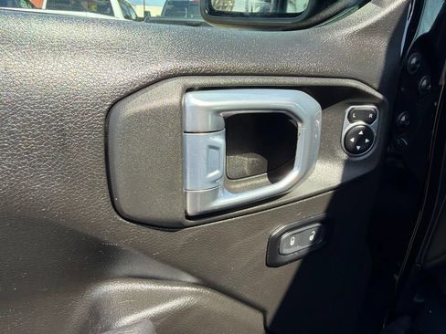Used 2025 Jeep Wrangler Unlimited Sport AWD/4WD image 17