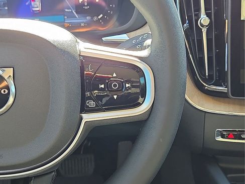 New 2026 Volvo XC60 B5 Plus w/ Protection Package Premier image 20