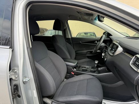 Used 2019 Kia Sorento L image 21