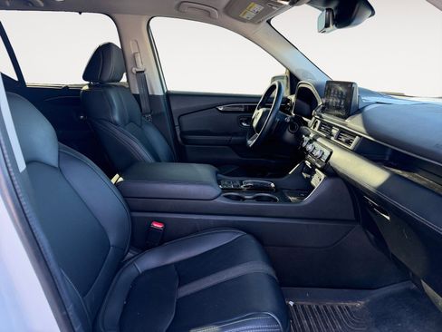 Used 2024 Honda Pilot Touring image 15