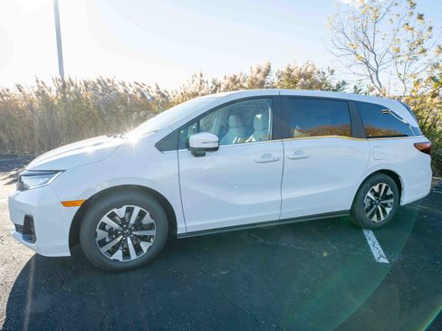 New 2026 Honda Odyssey EX-L image 3