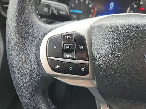 Used 2023 Ford Explorer XLT AWD/4WD image 14