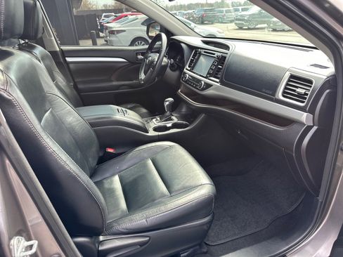 Used 2016 Toyota Highlander XLE image 23