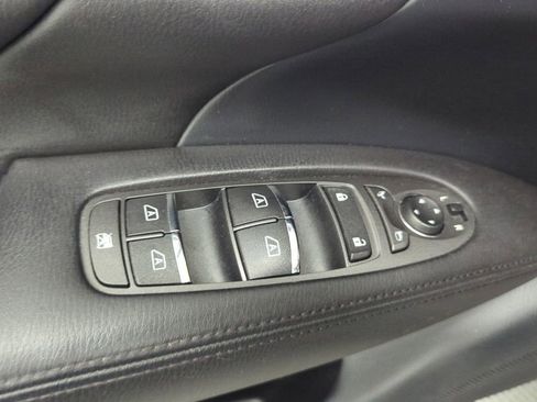 Used 2016 INFINITI Q70 L 3.7 AWD/4WD image 9