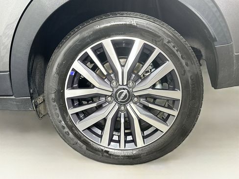 Used 2024 Nissan Kicks SR image 11