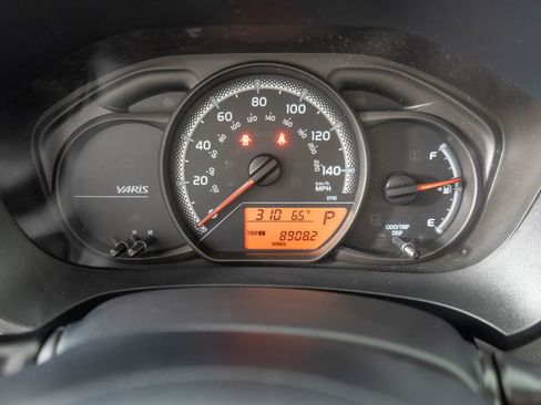Used 2015 Toyota Yaris L FWD image 15
