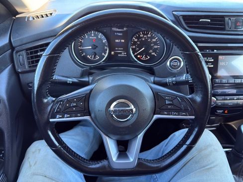 Used 2017 Nissan Rogue SV AWD/4WD image 32