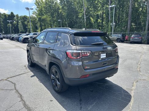 Used 2018 Jeep Compass Latitude w/ Popular Equipment Group FWD image 7