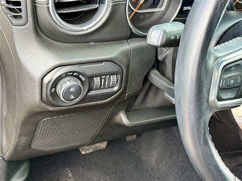 Used 2021 Jeep Gladiator Overland w/ Popular Equipment Package image 11