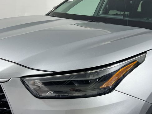 Used 2023 Toyota Highlander XLE image 11