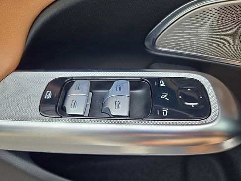 Used 2025 Mercedes-Benz E 350 4MATIC Sedan image 16