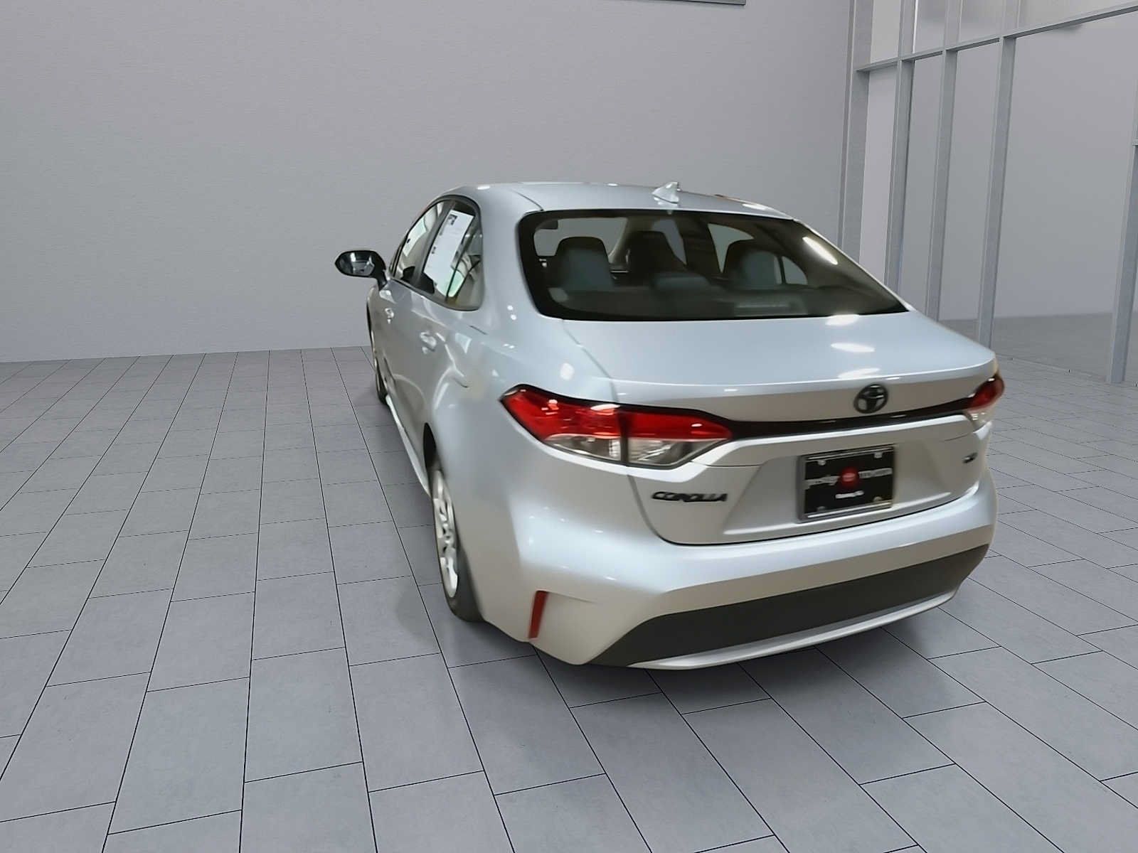 Used 2021 Toyota Corolla LE w/ Carpet Mat Package (TMS) FWD image 7