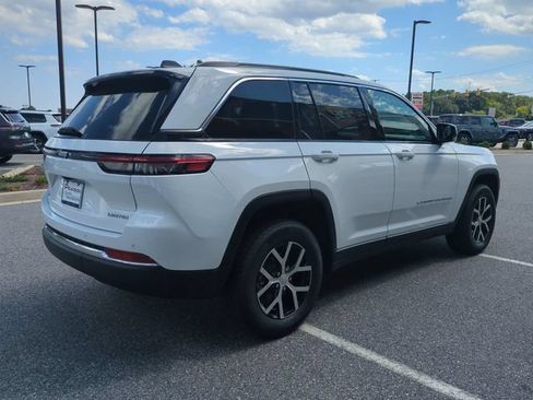 Used 2025 Jeep Grand Cherokee Limited AWD/4WD image 4