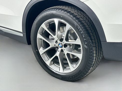 Used 2026 BMW X5 xDrive40i w/ Parking Assistance Package image 21