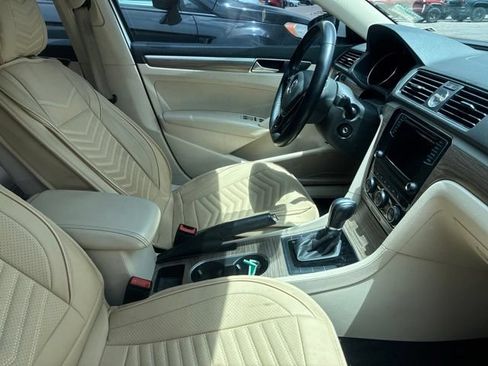 Used 2016 Volkswagen Passat 1.8T SE FWD image 5