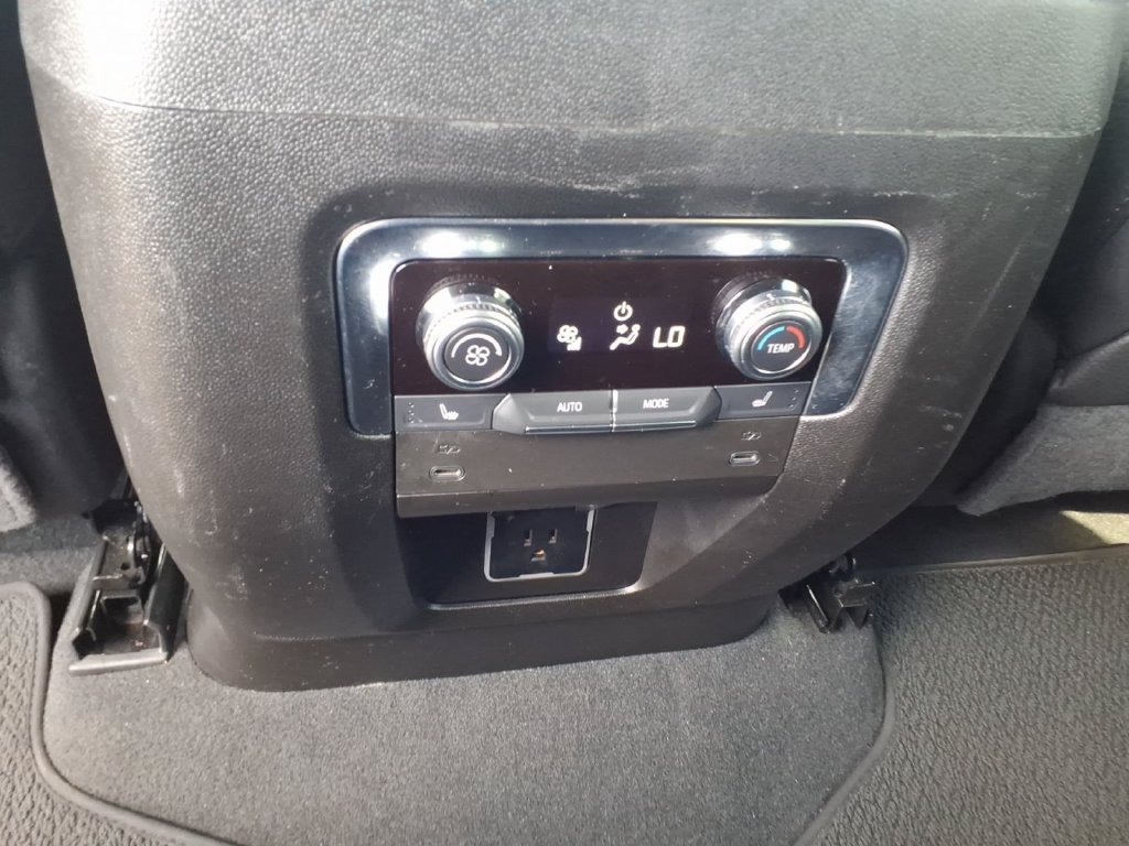 Used 2025 GMC Yukon Denali AWD/4WD image 17