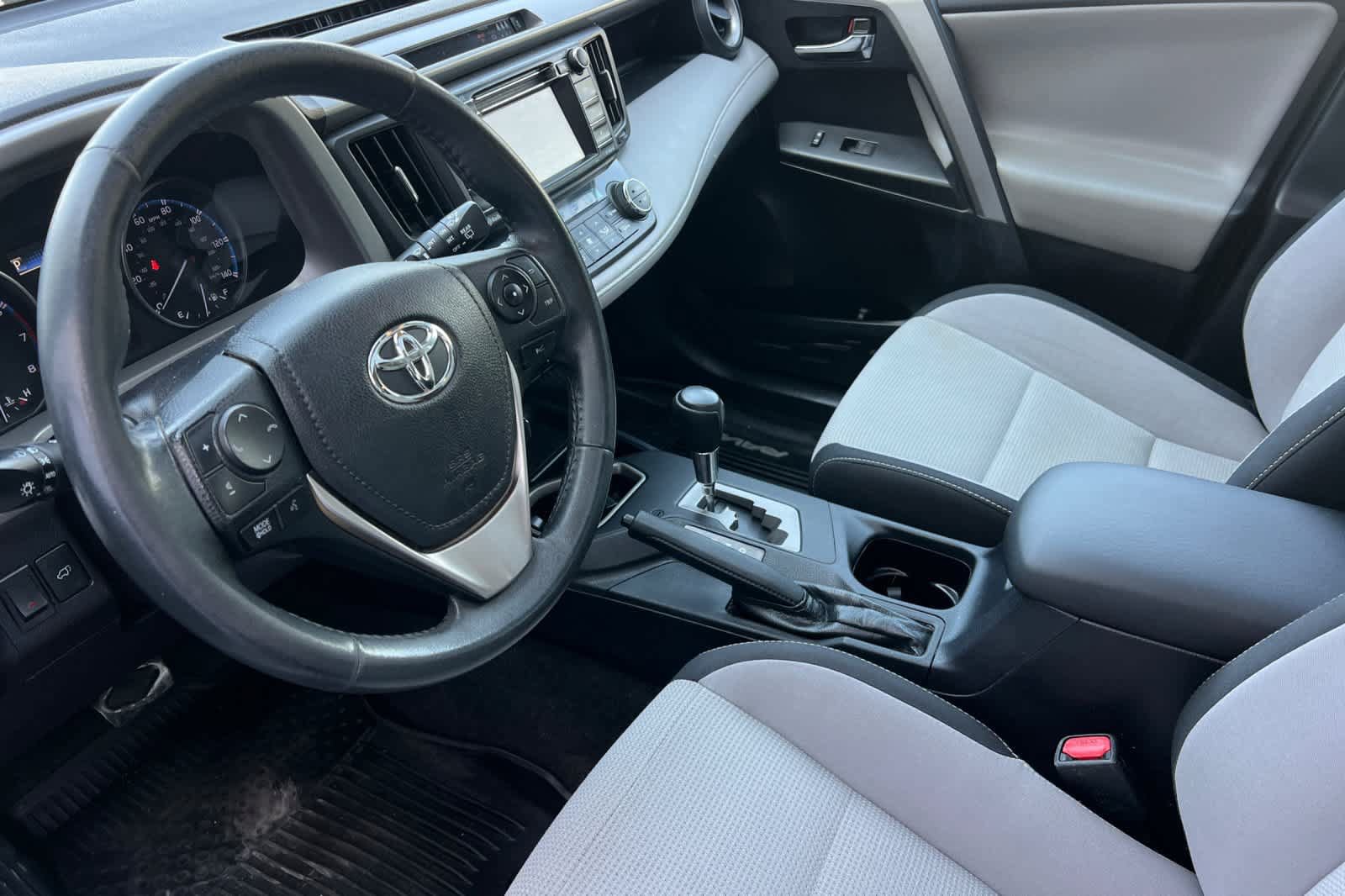 Used 2018 Toyota RAV4 XLE FWD image 14