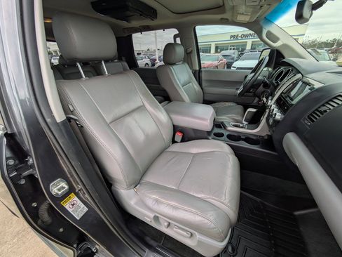 Used 2016 Toyota Sequoia Limited image 31