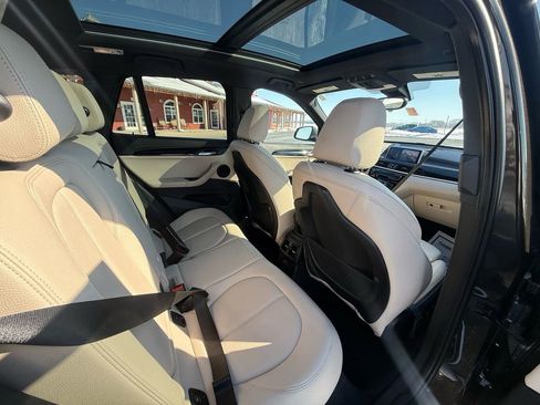 Used 2020 BMW X1 xDrive28i w/ Premium Package image 12
