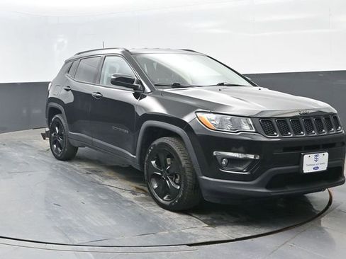 Used 2019 Jeep Compass Latitude AWD/4WD image 2