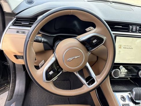 Used 2023 Jaguar F-PACE S image 9