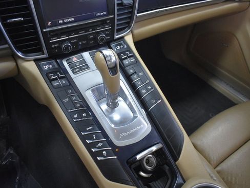 Used 2015 Porsche Panamera 4 w/ Premium Package Plus image 23