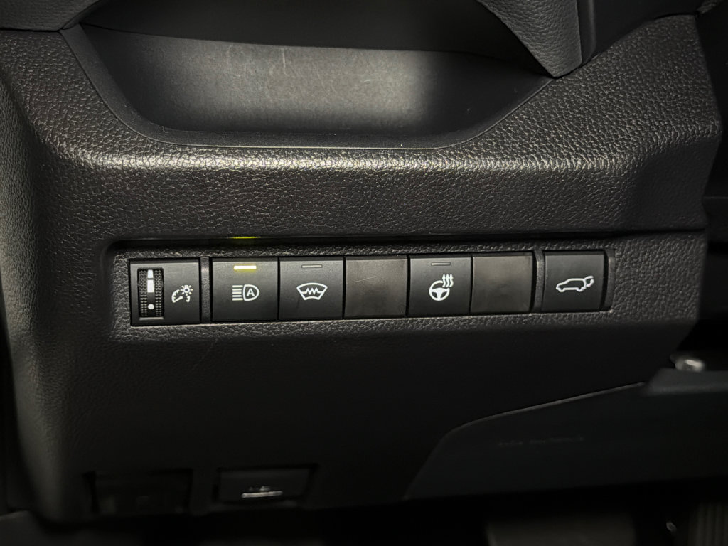 Used 2025 Toyota RAV4 XLE w/ Convenience Package AWD/4WD image 21