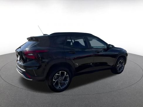 Used 2025 Chevrolet Trax LT image 12