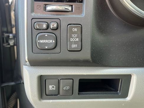 Used 2022 Toyota Sequoia Limited image 6