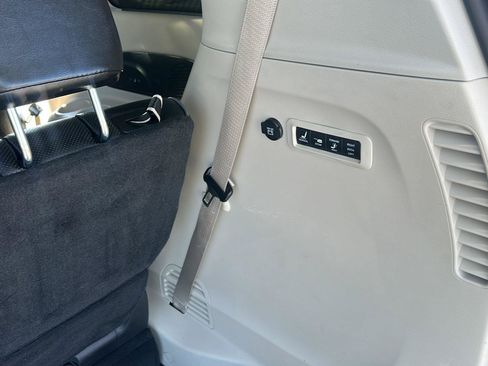 Used 2019 Chrysler Pacifica Limited FWD image 17