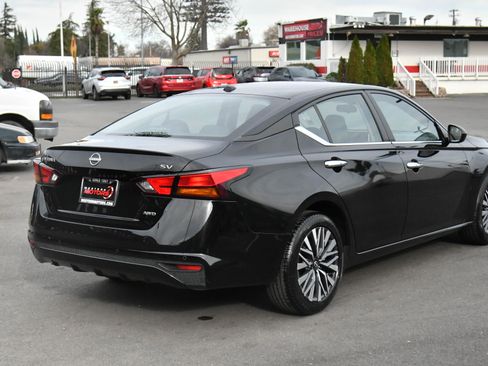 Used 2024 Nissan Altima 2.5 SV image 8