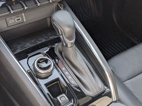 Used 2025 GMC Canyon Elevation w/ Convenience Package image 19