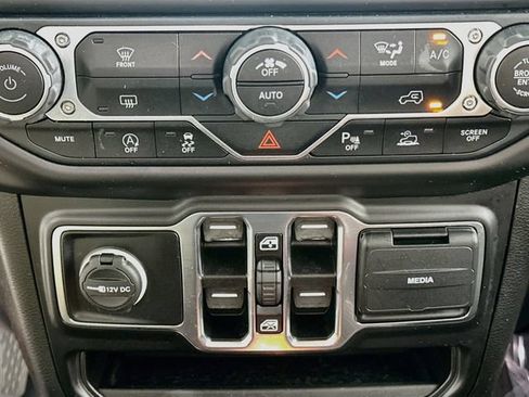 Used 2021 Jeep Wrangler Unlimited Sport w/ Sun And Sound Package AWD/4WD image 19