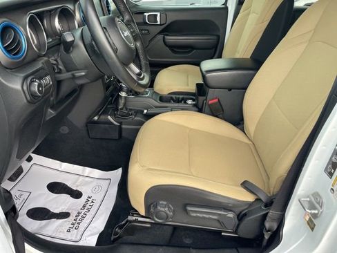 Used 2022 Jeep Wrangler Unlimited Sport image 15