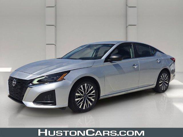 Used 2024 Nissan Altima 2.5 SV FWD image 1