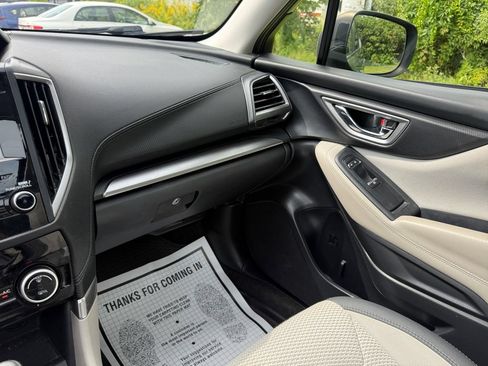 Used 2019 Subaru Forester Premium AWD/4WD image 30