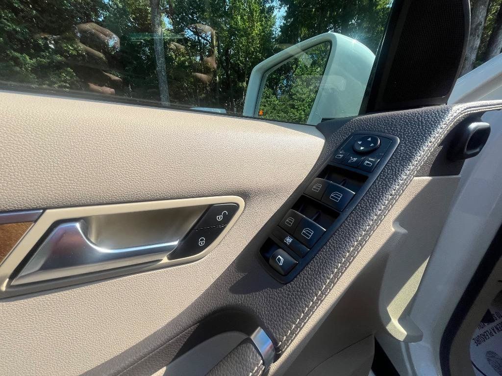 Used 2011 Mercedes-Benz R 350 4MATIC image 16