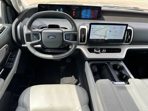 Used 2025 Ford Expedition Active AWD/4WD image 23