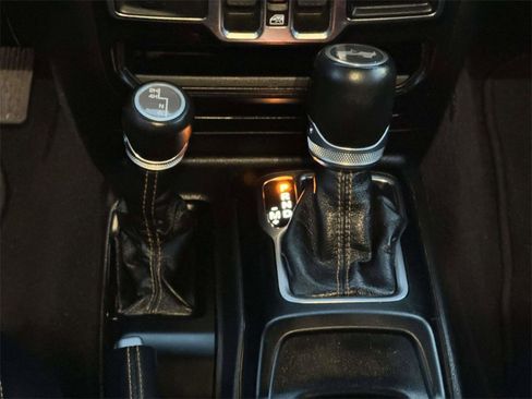 Used 2021 Jeep Wrangler Unlimited Sahara image 9