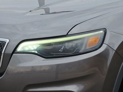 Used 2019 Jeep Cherokee Limited image 27