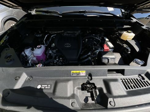 Used 2023 Toyota Highlander Platinum AWD/4WD image 44