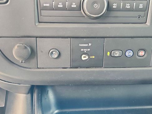 Used 2018 Chevrolet Express 2500 w/ Driver Convenience Package RWD image 23