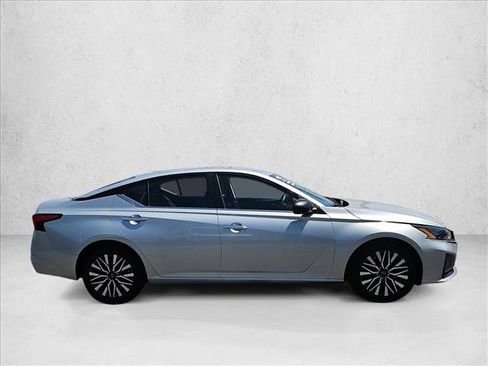 Used 2024 Nissan Altima 2.5 SV FWD image 4