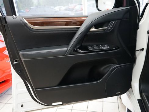 Used 2017 Lexus LX 570 4WD w/ Luxury Package image 31