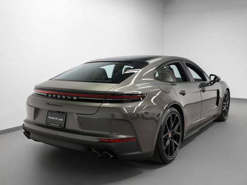New 2026 Porsche Panamera 4 image 13